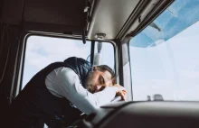 Pijany kierowca z Polski zastawił ciężarówką jezdnię i... poszedł spać