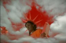 Go West - dziwnie i niepokojąco.