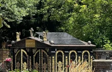 To najnowocześniejszy nagrobek w Polsce. Dach grobowca zdobi fotowoltaika