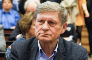 Balcerowicz krytykuje Tuska za 800+