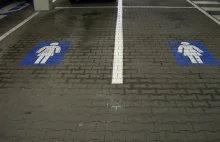 Miejsca parkingowe dla kobiet. Większe od standardowych, bliżej wejść
