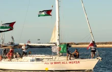 Flotylla humanitarna dla Strefy Gazy ostrzelana. Włoski okręt płynie na pomoc