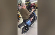 Polak kupuje Amerykaninowi skuter w Chinach