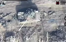 Mnóstwo martwych rosyjskich żołnierzy leży wokół czołgu