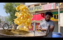 Przygotowywanie chipsów - Indyjskie jedzenie uliczne