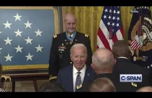 Joe Biden wyszedł przed zakończeniem ceremonii wręczenia Medalu honoru
