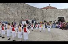 Taniec w Starym Mieście Budva .Dancing in the Old Town of Budva
