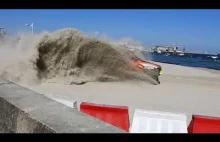 Widzowie przysypani piachem w Gdyni
