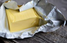 Ceny masła wariują. Przed świętami jednocześnie drożeje i tanieje