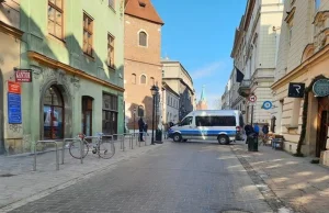 Strzelanina w Ministerstwie Śledzia i Wódki w Krakowie. Nie żyje pracownik bu