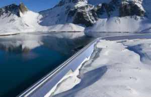 Alpejska fotowoltaika efektywniejsza zimą niż latem?