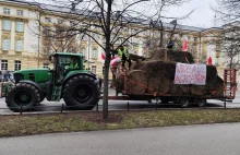 Warszawa. Problem z przejazdem karetki z powodu blokady aktywistów klimatycznych