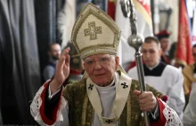 Kraków: Księża mają dość. O Jędraszewskim śpiewają "Wywieziemy go na taczkach"