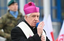 Nuncjatura Apostolska: Abp Dzięga mijał się z prawdą, żegnając księży