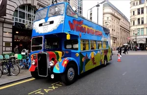 Piętrowy autobus zespołu Wings Paula McCartneya trafi na aukcję - Ploteczki