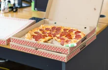 Promocja na dwie średnie pizze to oszustwo. Zamów jedną dużą i podziękuj