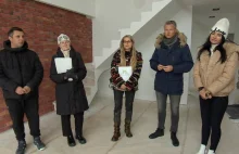 Spłacają kredyty, a mieszkać nie mogą. Deweloper na ich widok ucieka