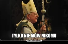 Polski arcybiskup w tęczowym ornacie