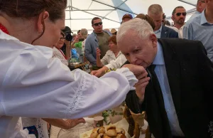 Wieś tańczy, śpiewa, je i pije za pieniądze od państwowych instytucji. Ósmy ...