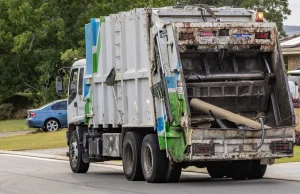 Potrącił niepełnosprawną. Kierowca śmieciarki usłyszał wyrok
