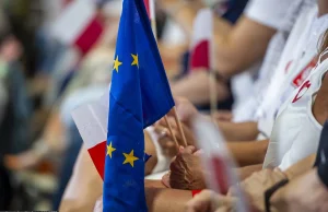 Niepokojący sondaż. Polacy coraz bardziej sceptyczni wobec UE