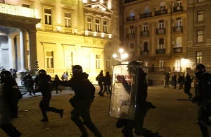 Szturm na ratusz w Belgradzie. 30 policjantów rannych w zamieszkach