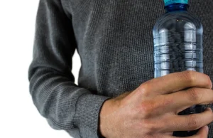 Butelki plastkowe : Rząd zakłada, że system kaucyjny wejdzie w życie od 2025