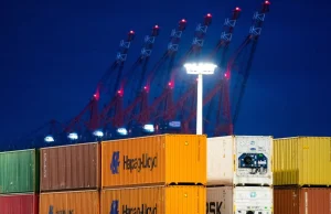 Polskie porty się rozwijają, niemiecki port w Hamburgu ma kłopoty