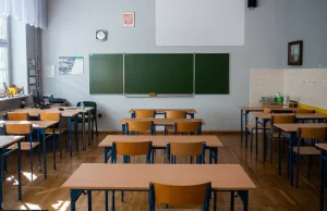150 uczniów podpisało się pod skargą na nauczyciela. Miał molestować licealistki
