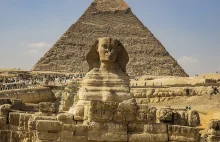 Nieznany materiał, z którego zbudowano egipskie piramidy.