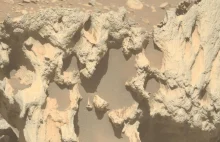 Materiał wyrwany z wnętrza planetoidy spadł na Marsa i jest badany przez łazik