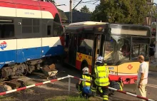 Mazowsze. Pociąg zderzył się z autobusem. Są ranni