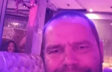 Polak idzie pieszo przez Afrykę i wzbudza kontrowersje