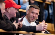 Policja zajęła się Lukasem Podolskim. Grozi mu kara za zaangażowanie w wybory