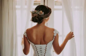 Narzeczony zabronił jej pójść do ślubu w białej sukni. "Nie oszukuj gości