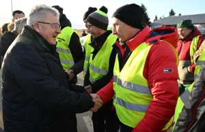 Medyka. Minister rolnictwa rozmawia z protestującymi rolnikami