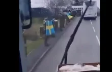 Szwedzi salutują Ukraińcom, których czeka podróż na front