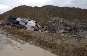 Azbest z ciężarówek trafiał prosto do ziemi