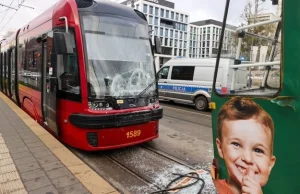 Zderzenie tramwajów w Łodzi. 9 osób poszkodowanych - RMF 24