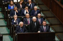 Show Kaczyńskiego w Sejmie. O Tusku: To lump. Obraził PO, spóźnił się i przysnął