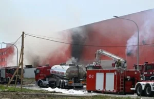 Nocny pożar fabryki w Małopolsce. Ewakuowano blisko 100 osób