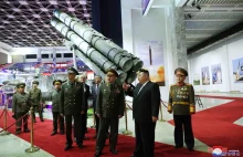 Kim Dzong Un pokazał Szojgu nową zakazaną broń