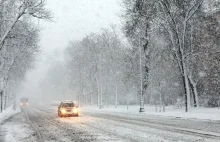 Pogoda. 2137 pojazdów zimowego utrzymania na drogach w całej Polsce. Prace utr