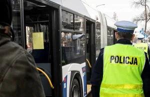 Bójka w krakowskim autobusie miejskim. Wszystko zaczęło się od "Barki"