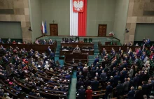 Sejm przyjął uchwałę ws. obrony Jana Pawła II - WP Wiadomości