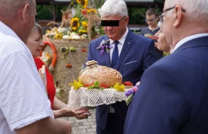 Wójt tuż przed wyborami przyznał 200 tys. zł. nagród urzędnikom. Nie wygrał...