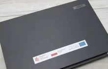 Rodzice sprzedają rządowe laptopy do nauki, zamiast dać je dzieciom.