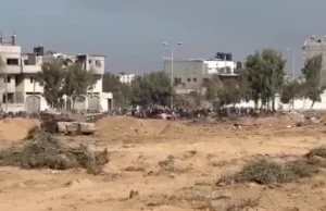 IDF ochrania Palestyńczyków udających się na południe