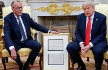 Pamiątka po niemieckim dziadku. Kanclerz Merz dał Trumpowi prezent