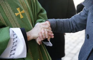 Chcą unieważnić ślub kościelny. Pada nazwisko Kurskiego